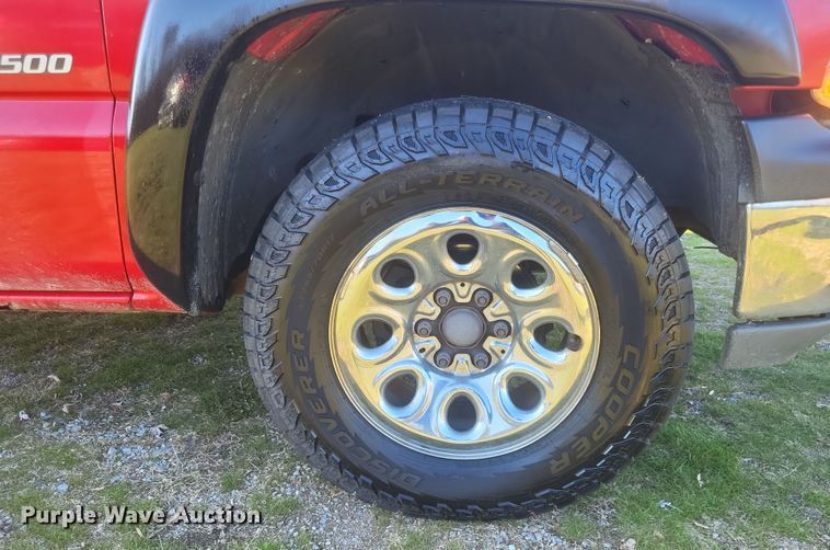 image for item EJ8131 2002 Chevrolet Silverado 1500 pickup truck