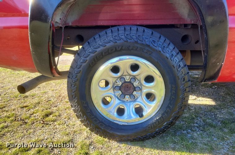 image for item EJ8131 2002 Chevrolet Silverado 1500 pickup truck