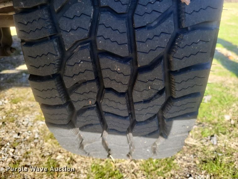 image for item EJ8131 2002 Chevrolet Silverado 1500 pickup truck