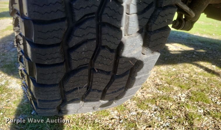 image for item EJ8131 2002 Chevrolet Silverado 1500 pickup truck