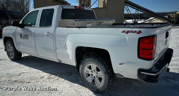 image for item EN5024 2017 Chevrolet Silverado 1500 Crew Cab pickup truck