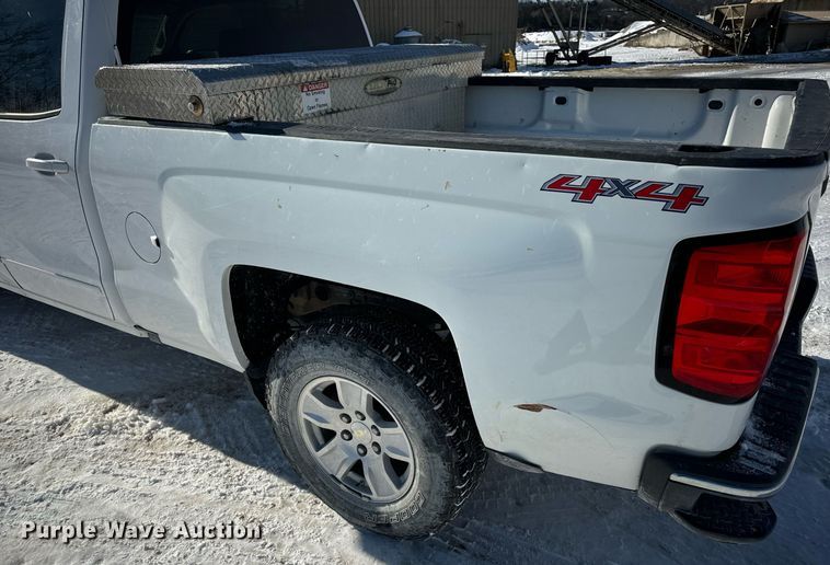 image for item EN5024 2017 Chevrolet Silverado 1500 Crew Cab pickup truck