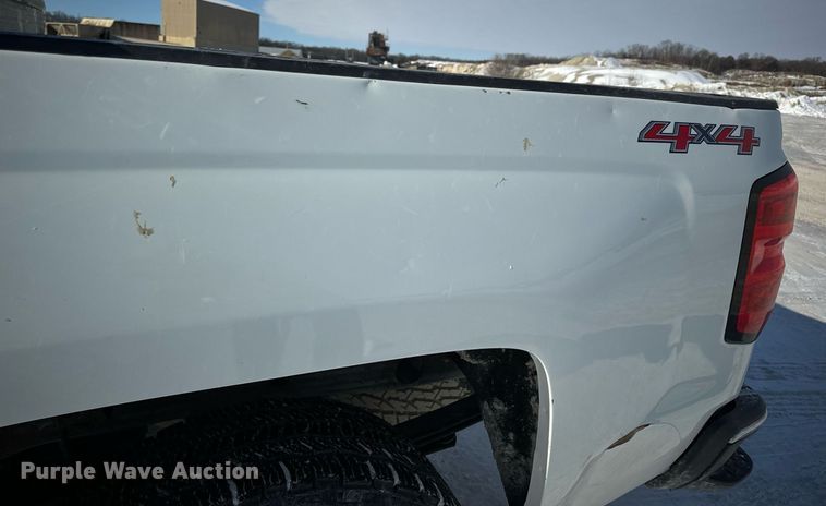 image for item EN5024 2017 Chevrolet Silverado 1500 Crew Cab pickup truck