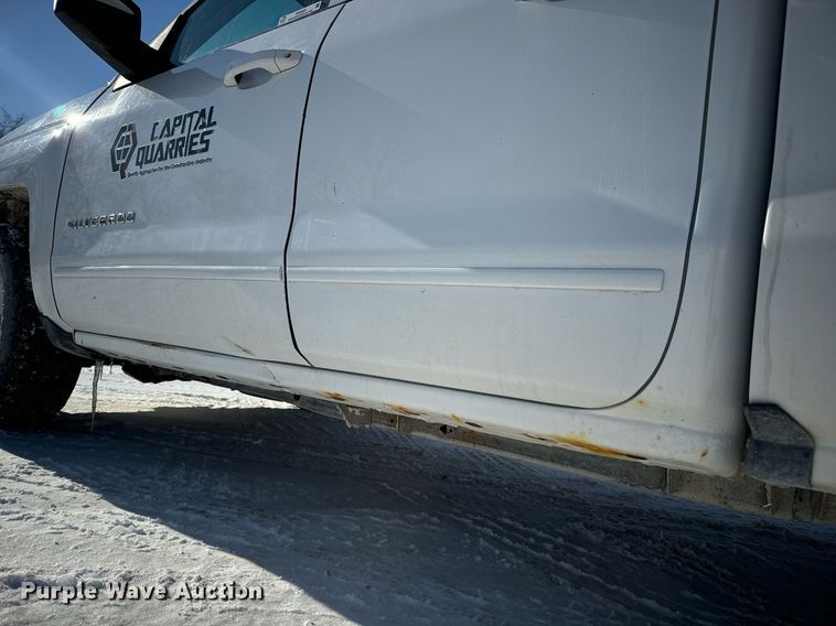 image for item EN5024 2017 Chevrolet Silverado 1500 Crew Cab pickup truck