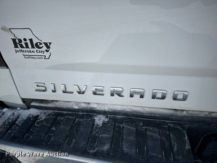 image for item EN5024 2017 Chevrolet Silverado 1500 Crew Cab pickup truck