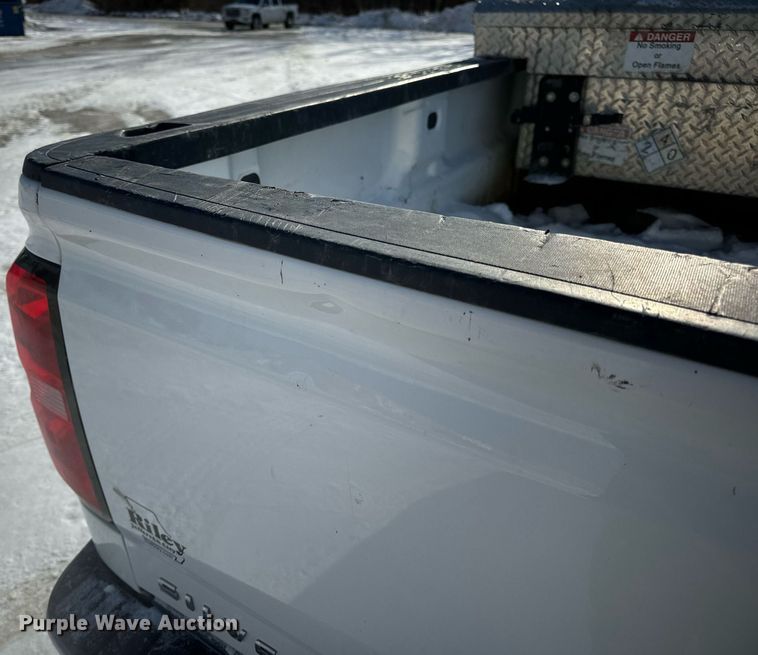 image for item EN5024 2017 Chevrolet Silverado 1500 Crew Cab pickup truck