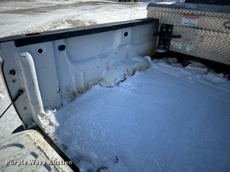 image for item EN5024 2017 Chevrolet Silverado 1500 Crew Cab pickup truck