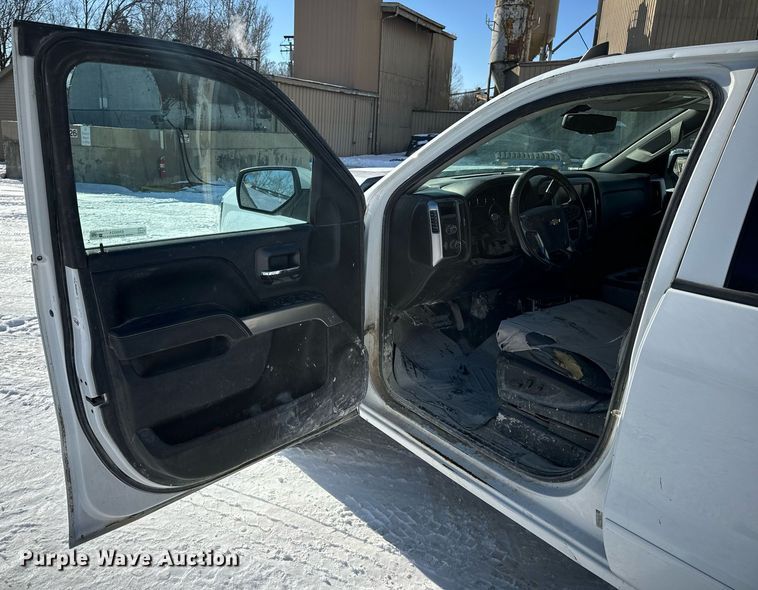 image for item EN5024 2017 Chevrolet Silverado 1500 Crew Cab pickup truck