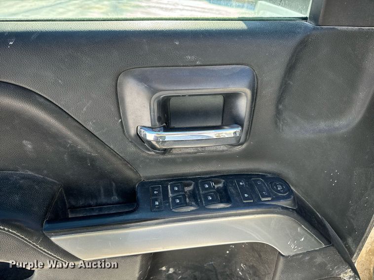 image for item EN5024 2017 Chevrolet Silverado 1500 Crew Cab pickup truck