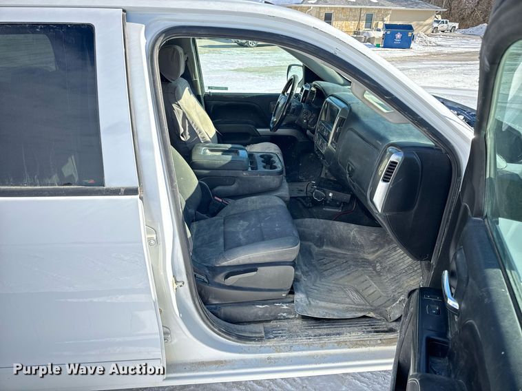 image for item EN5024 2017 Chevrolet Silverado 1500 Crew Cab pickup truck