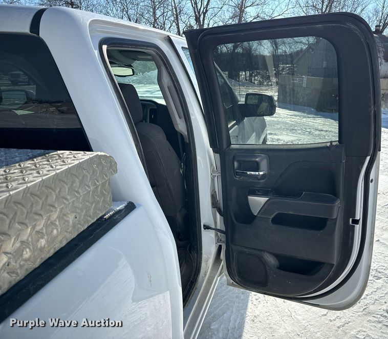 image for item EN5024 2017 Chevrolet Silverado 1500 Crew Cab pickup truck