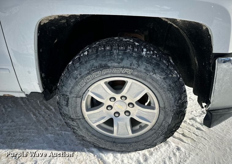 image for item EN5024 2017 Chevrolet Silverado 1500 Crew Cab pickup truck