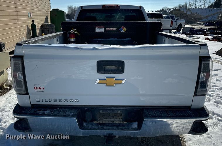 image for item EN5028 2015 Chevrolet Silverado 1500 pickup truck