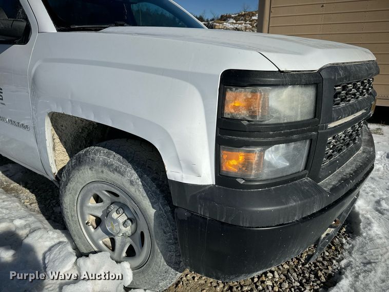 image for item EN5028 2015 Chevrolet Silverado 1500 pickup truck