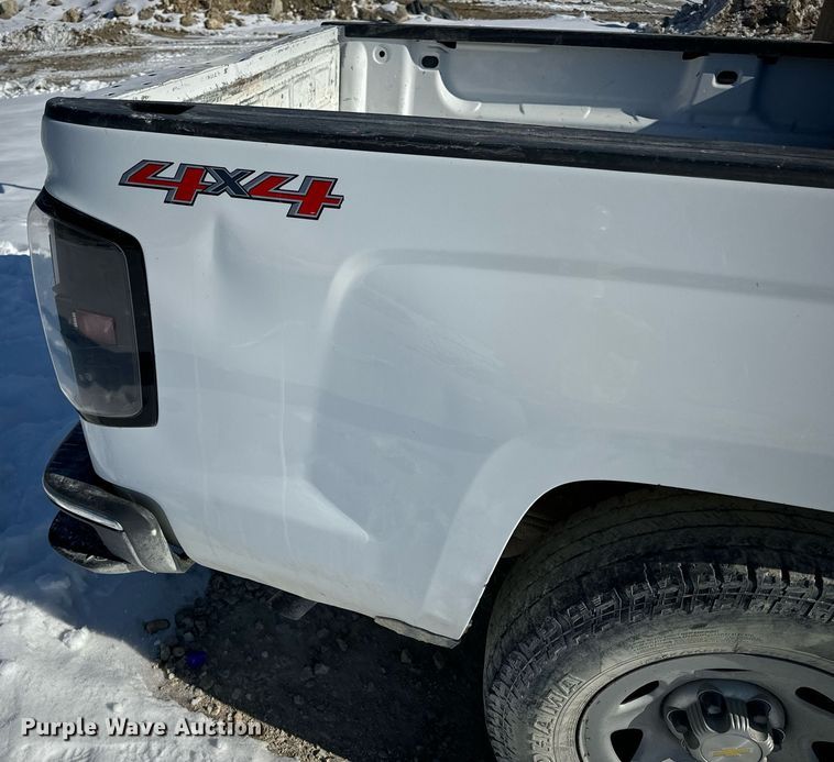 image for item EN5028 2015 Chevrolet Silverado 1500 pickup truck