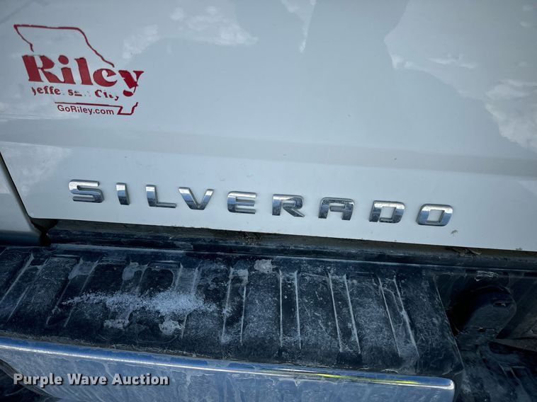 image for item EN5028 2015 Chevrolet Silverado 1500 pickup truck