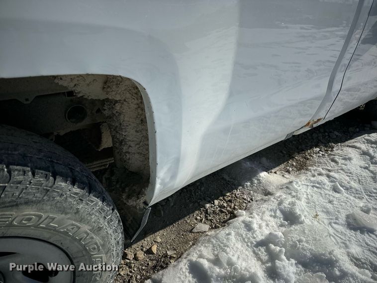 image for item EN5028 2015 Chevrolet Silverado 1500 pickup truck