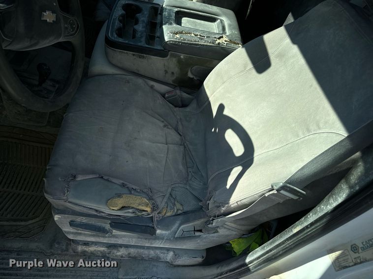 image for item EN5028 2015 Chevrolet Silverado 1500 pickup truck