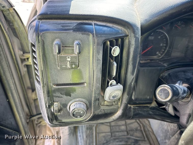 image for item EN5028 2015 Chevrolet Silverado 1500 pickup truck