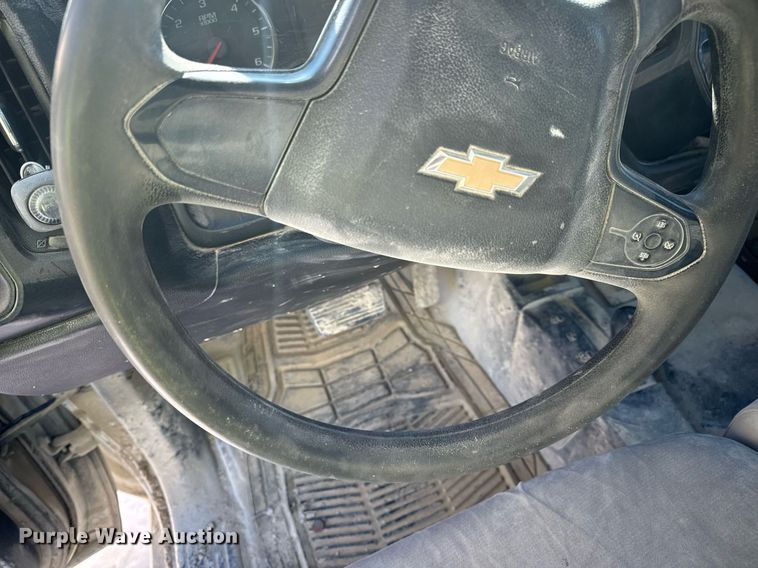 image for item EN5028 2015 Chevrolet Silverado 1500 pickup truck