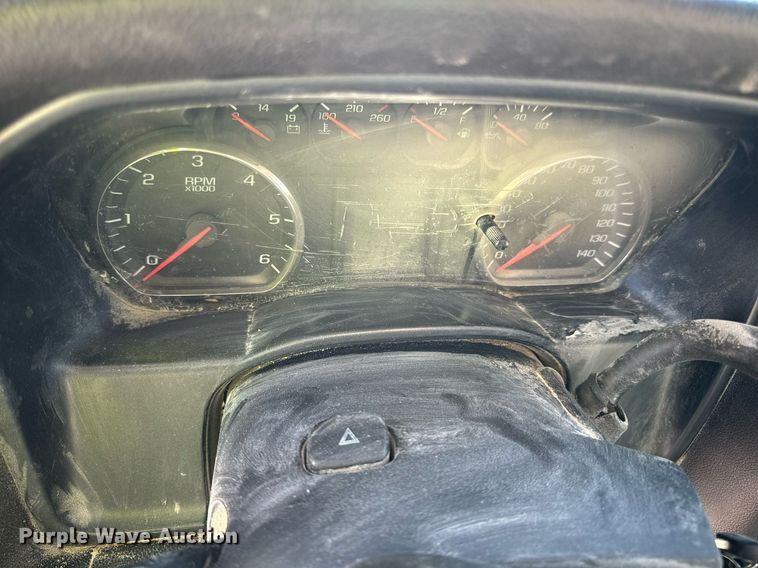 image for item EN5028 2015 Chevrolet Silverado 1500 pickup truck