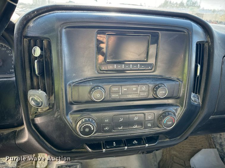 image for item EN5028 2015 Chevrolet Silverado 1500 pickup truck