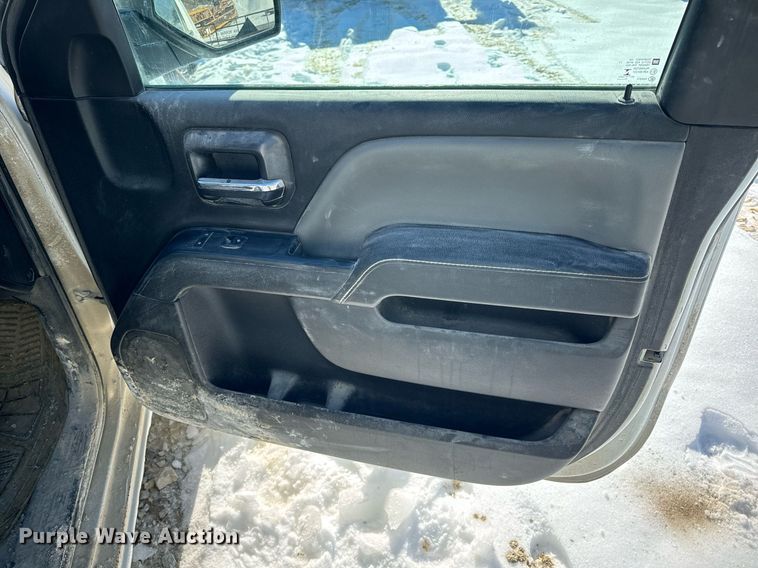 image for item EN5028 2015 Chevrolet Silverado 1500 pickup truck