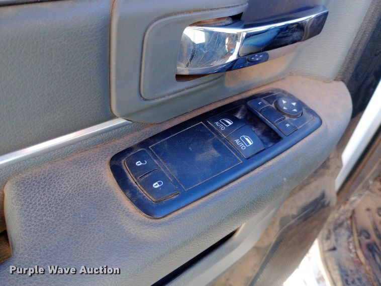 image for item EO0503 2014 Dodge Ram 5500HD flatbed truck