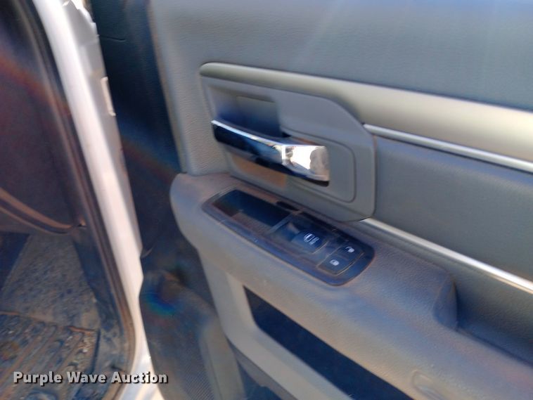 image for item EO0503 2014 Dodge Ram 5500HD flatbed truck