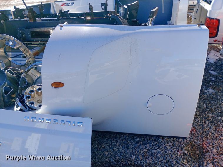 image for item EO0512 2013 Chevrolet Silverado 3500 pickup truck bed