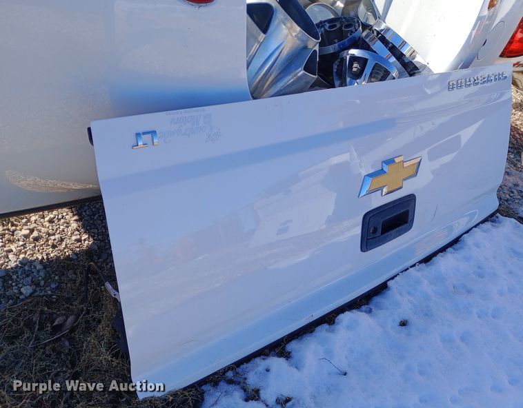 image for item EO0512 2013 Chevrolet Silverado 3500 pickup truck bed