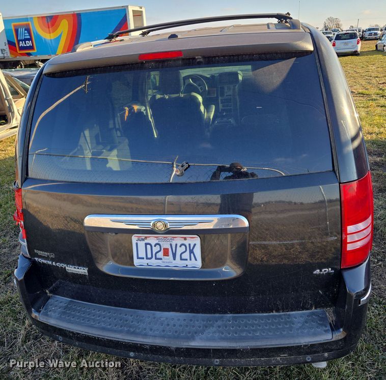 image for item EQ3884 2008 Chrysler Town & Country  van