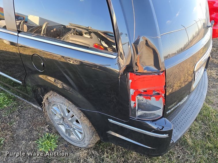 image for item EQ3884 2008 Chrysler Town & Country  van