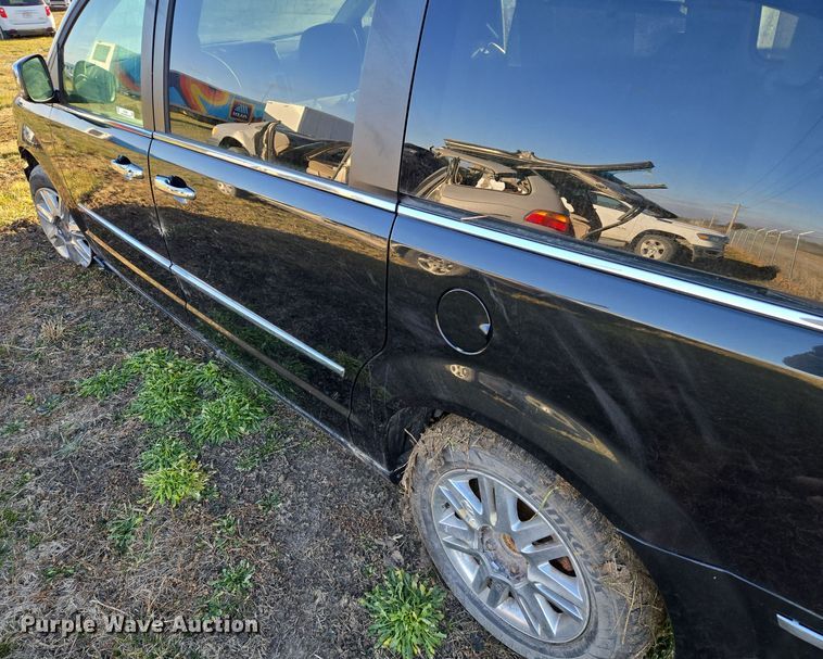 image for item EQ3884 2008 Chrysler Town & Country  van