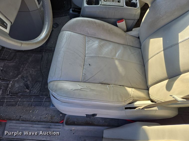 image for item EQ3884 2008 Chrysler Town & Country  van