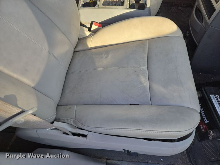 image for item EQ3884 2008 Chrysler Town & Country  van