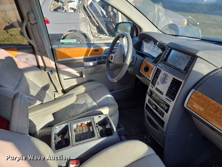 image for item EQ3884 2008 Chrysler Town & Country  van