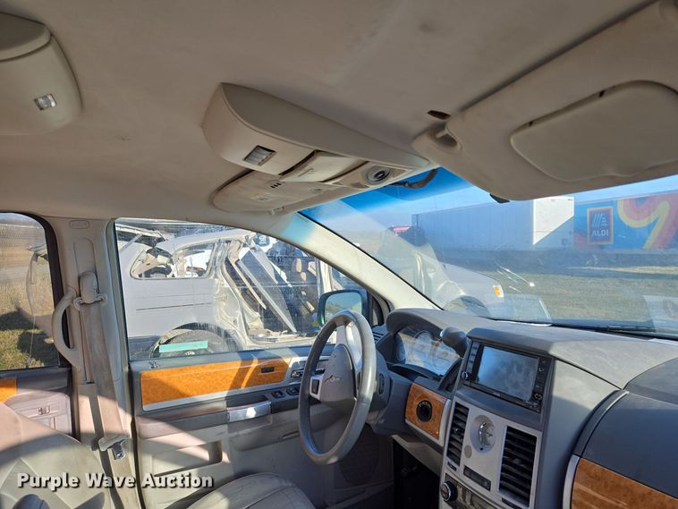 image for item EQ3884 2008 Chrysler Town & Country  van