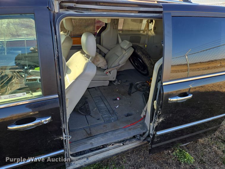 image for item EQ3884 2008 Chrysler Town & Country  van