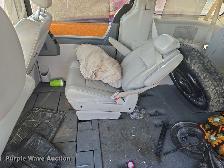 image for item EQ3884 2008 Chrysler Town & Country  van