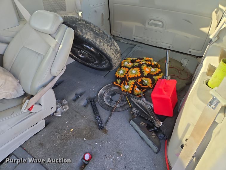 image for item EQ3884 2008 Chrysler Town & Country  van