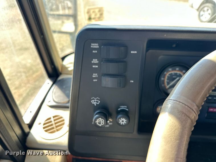 image for item ER4807 1995 Winnebago Vectra RV