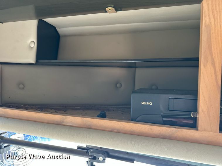 image for item ER4807 1995 Winnebago Vectra RV