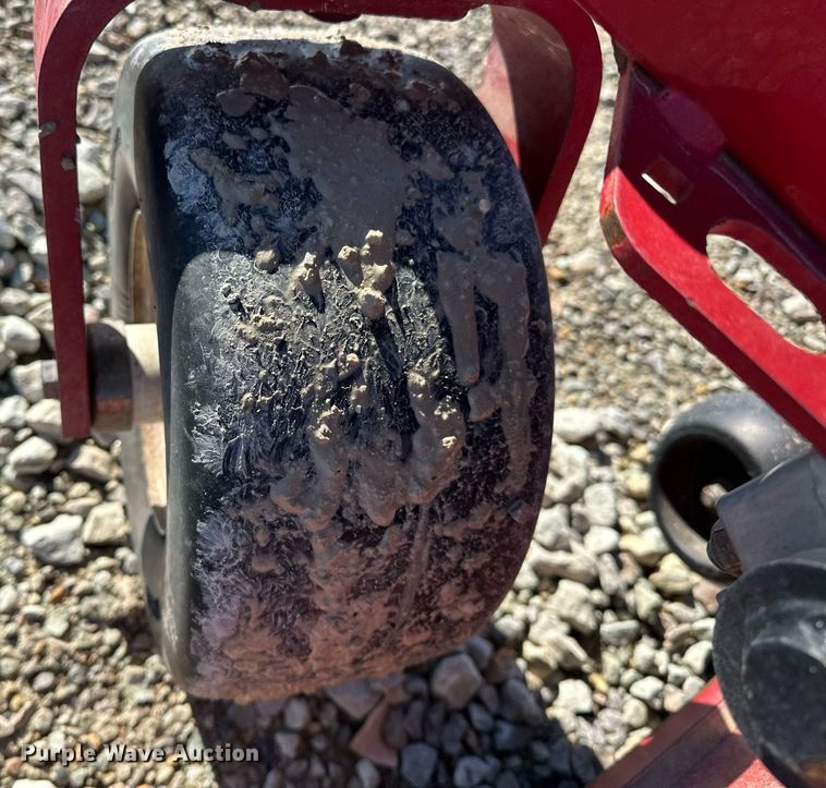 image for item ER4808 2013 Exmark LZS740PKC604 S-Series ZTR lawn mower