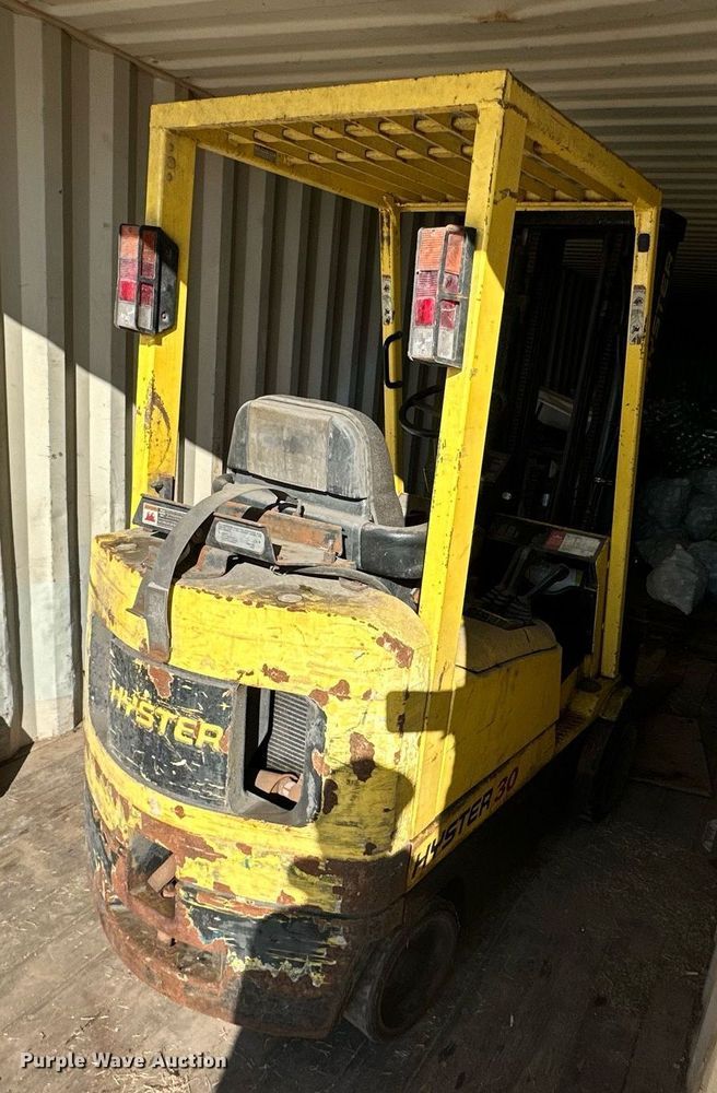 image for item ER8577 Hyster S30XM forklift