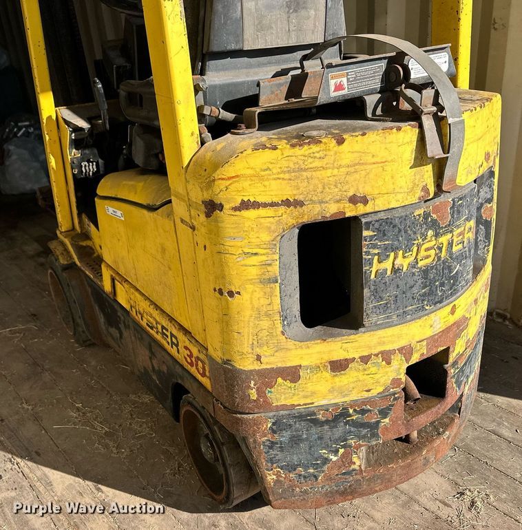 image for item ER8577 Hyster S30XM forklift
