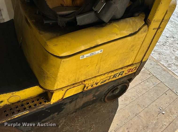 image for item ER8577 Hyster S30XM forklift