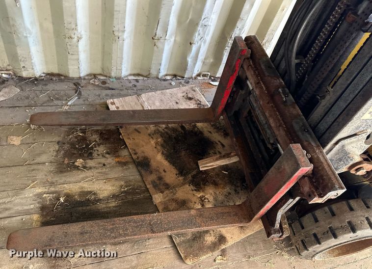 image for item ER8577 Hyster S30XM forklift