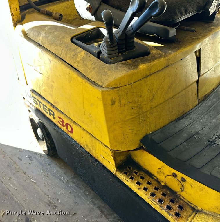 image for item ER8577 Hyster S30XM forklift