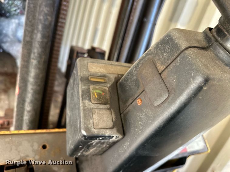 image for item ER8577 Hyster S30XM forklift